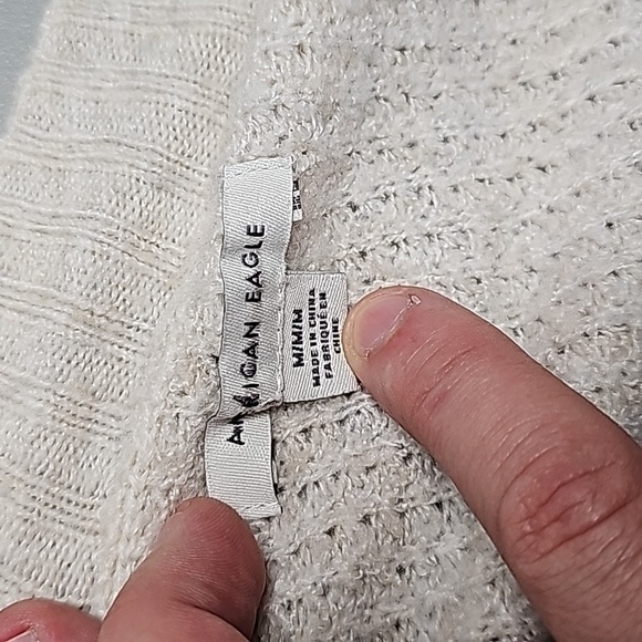 American Eagle medium cream and brown long sleeve sweater - Picture 5 of 6